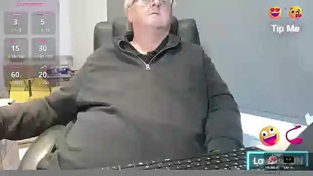 Snapshot of bigbadjon69 chatting on October 31, 2025, 1:08 pm bigbadjon69 online show from October 31, 2025, 1:08 pm