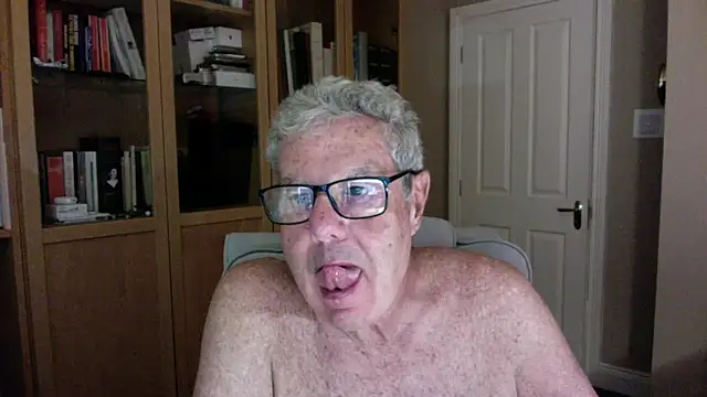 Snapshot of Oldpistolpete chatting on July 16, 2026, 9:23 pm Oldpistolpete online show from July 16, 2026, 9:23 pm
