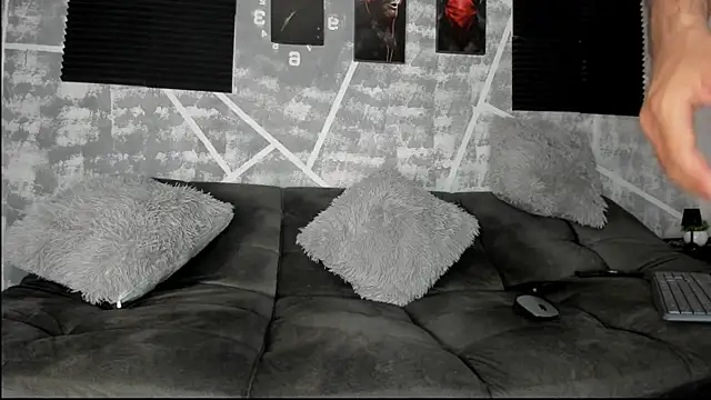 leonidas 18k online show from February 27, 2026, 2:45 am