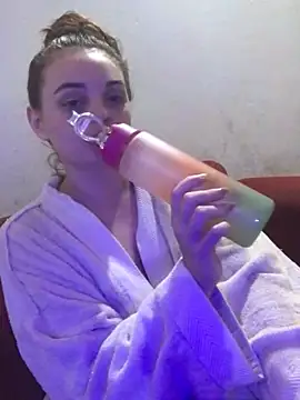 Snapshot of Emmacut chatting on March 21, 2025, 3:01 am Emmacut online show from March 21, 2025, 3:01 am