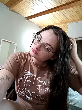 Snapshot of Emmacut chatting on November 23, 2025, 9:36 pm Emmacut online show from November 23, 2025, 9:36 pm