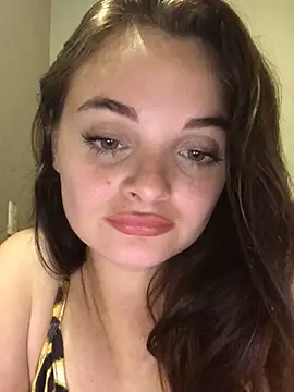 Snapshot of Emmacut chatting on March 16, 2025, 12:01 am Emmacut online show from March 16, 2025, 12:01 am