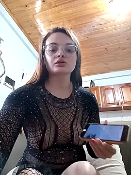 Snapshot of Emmacut chatting on September 24, 2025, 1:06 pm Emmacut online show from September 24, 2025, 1:06 pm