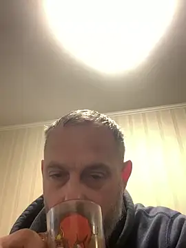 Snapshot of GHsveter chatting on December 21, 2025, 7:43 am GHsveter online show from December 21, 2025, 7:43 am