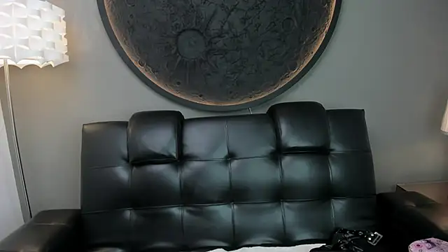 miss vaiolette online show from March 10, 2025, 11:12 am