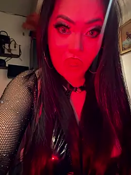 Snapshot of BigDominaMia chatting on January 8, 2026, 1:44 am BigDominaMia online show from January 8, 2026, 1:44 am