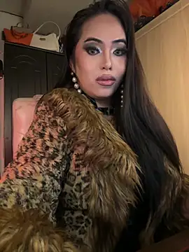 Snapshot of BigDominaMia chatting on February 26, 2026, 5:46 pm BigDominaMia online show from February 26, 2026, 5:46 pm