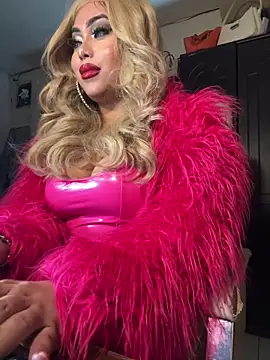 Snapshot of BigDominaMia chatting on February 14, 2026, 6:24 am BigDominaMia online show from February 14, 2026, 6:24 am