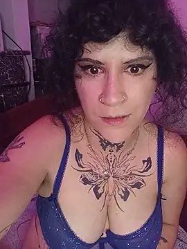 callmelouve online show from May 22, 2026, 6:39 pm