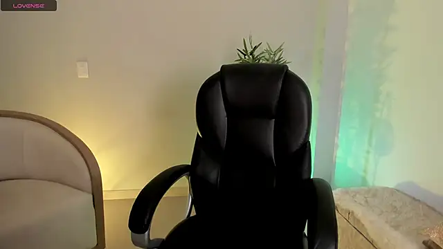 NiaBennet  online show from January 10, 2026, 9:10 pm