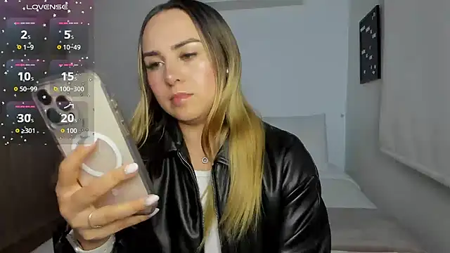 sophi mooreno online show from February 17, 2026, 2:42 am