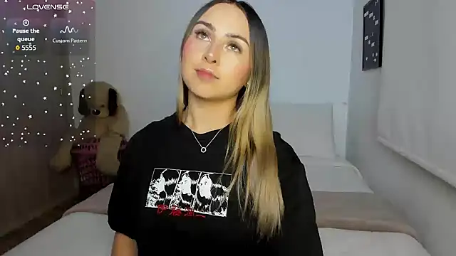 sophi mooreno online show from April 9, 2026, 1:29 am