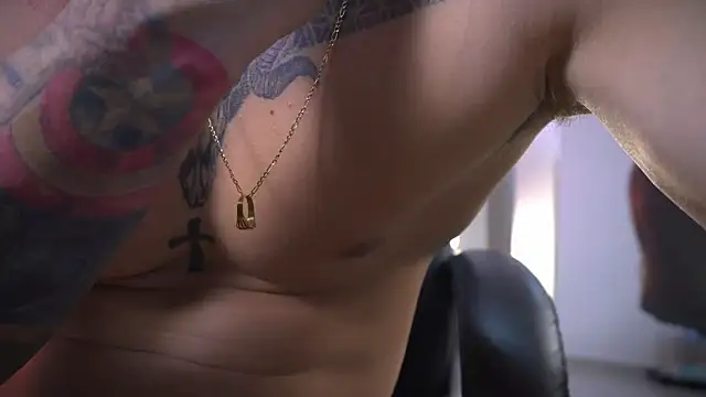 Snapshot of Frank_Farrell chatting on November 5, 2025, 4:48 am Frank Farrell online show from November 5, 2025, 4:48 am