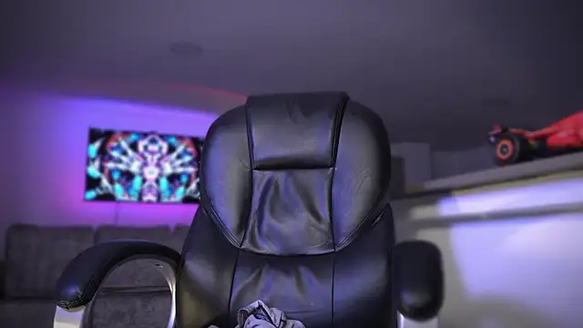 Snapshot of Frank_Farrell chatting on October 10, 2025, 8:26 am Frank Farrell online show from October 10, 2025, 8:26 am