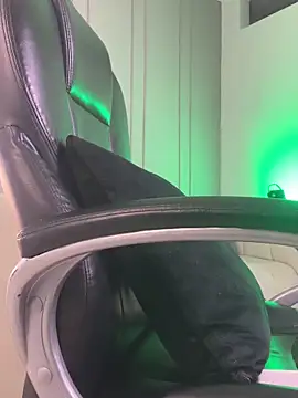 Snapshot of Frank_Farrell chatting on November 10, 2025, 3:00 am Frank Farrell online show from November 10, 2025, 3:00 am