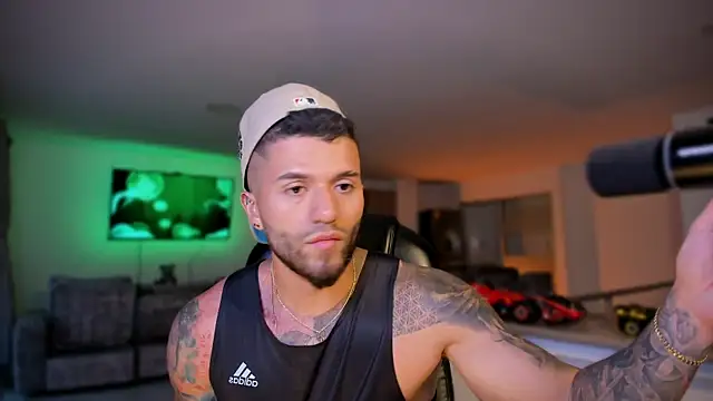 Snapshot of Frank_Farrell chatting on September 8, 2025, 10:53 pm Frank Farrell online show from September 8, 2025, 10:53 pm