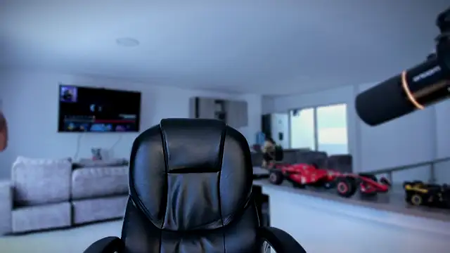 Snapshot of Frank_Farrell chatting on September 12, 2025, 6:18 pm Frank Farrell online show from September 12, 2025, 6:18 pm