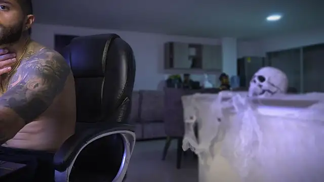 Snapshot of Frank_Farrell chatting on October 22, 2025, 3:50 am Frank Farrell online show from October 22, 2025, 3:50 am