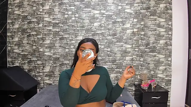 ArianaBlackk online show from November 13, 2025, 12:09 pm