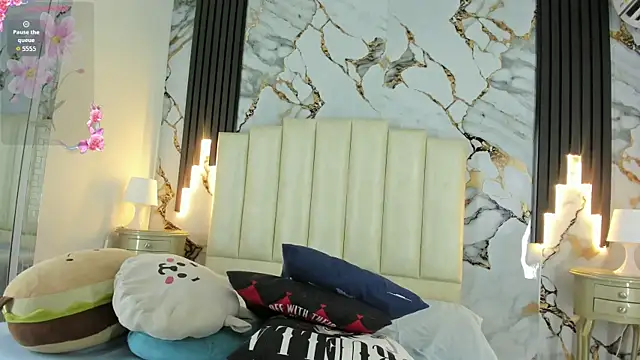 mollieblue69 online show from September 12, 2025, 2:28 pm