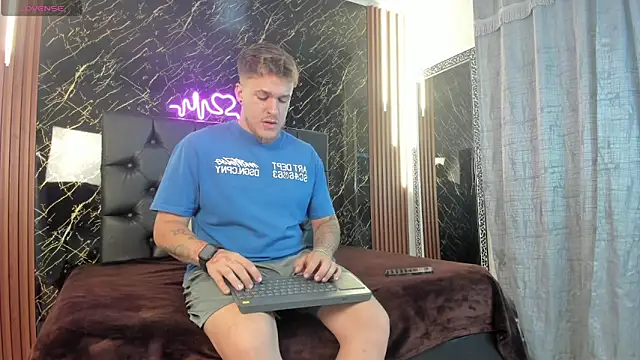 Snapshot of keane_lee chatting on October 29, 2025, 12:59 pm keane lee online show from October 29, 2025, 12:59 pm