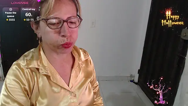 Snapshot of Chayla_Ruiz chatting on November 9, 2025, 10:08 am Chayla Ruiz online show from November 9, 2025, 10:08 am