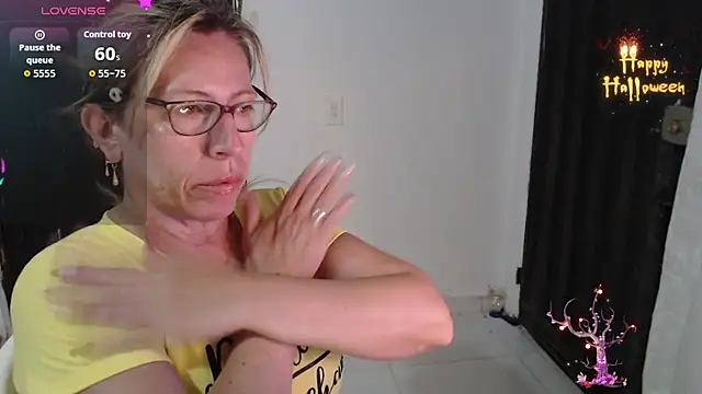 Snapshot of Chayla_Ruiz chatting on November 10, 2025, 10:26 pm Chayla Ruiz online show from November 10, 2025, 10:26 pm