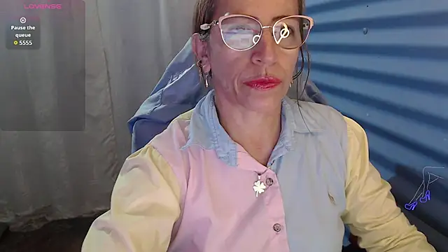 Chayla Ruiz online show from May 23, 2026, 1:10 pm