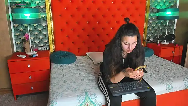 VallerieJones online show from May 19, 2026, 7:59 am