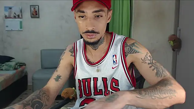 Snapshot of emiliano_hottt chatting on July 21, 2026, 2:29 pm emiliano hottt online show from July 21, 2026, 2:29 pm