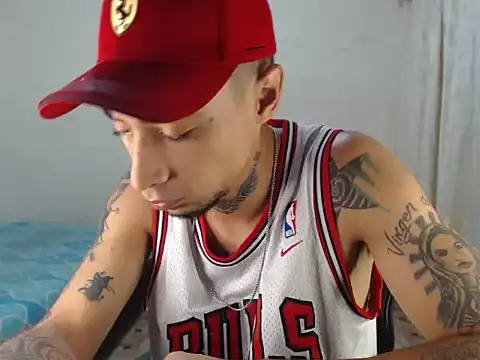 Snapshot of emiliano_hottt chatting on December 4, 2025, 5:12 pm emiliano hottt online show from December 4, 2025, 5:12 pm