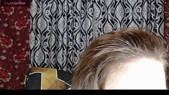 EmilyDoth online show from November 10, 2025, 2:33 pm