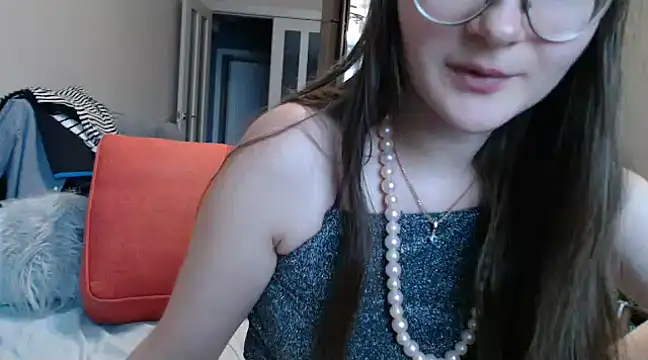 Snapshot of KiraGoldens chatting on February 14, 2025, 10:38 am KiraGoldens online show from February 14, 2025, 10:38 am