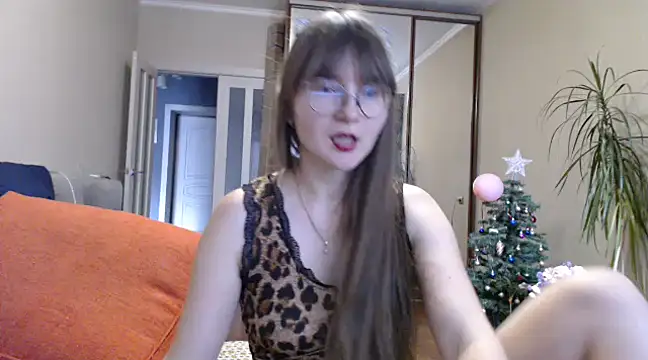 Snapshot of KiraGoldens chatting on February 21, 2025, 10:28 am KiraGoldens online show from February 21, 2025, 10:28 am