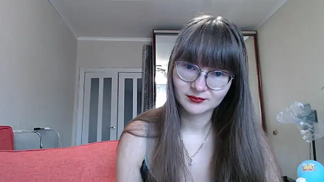 Snapshot of KiraGoldens chatting on October 6, 2025, 4:57 am KiraGoldens online show from October 6, 2025, 4:57 am