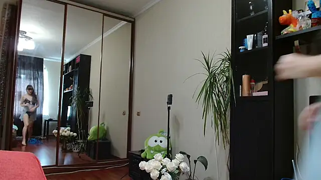 Snapshot of KiraGoldens chatting on November 6, 2025, 7:23 am KiraGoldens online show from November 6, 2025, 7:23 am