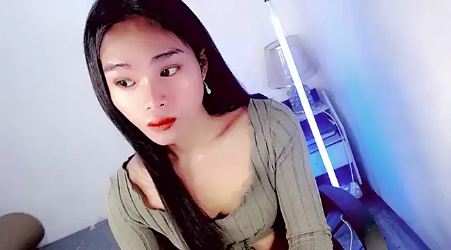 amomentoflust69 online show from December 3, 2024, 3:37 am