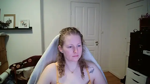 Snapshot of Girlnina-1995 chatting on February 24, 2026, 10:16 am Girlnina-1995 online show from February 24, 2026, 10:16 am