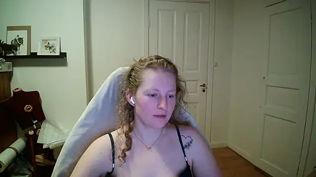 Snapshot of Girlnina-1995 chatting on March 4, 2026, 8:49 pm Girlnina-1995 online show from March 4, 2026, 8:49 pm
