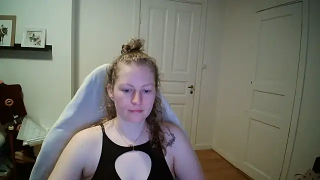 Snapshot of Girlnina-1995 chatting on March 17, 2026, 6:38 am Girlnina-1995 online show from March 17, 2026, 6:38 am