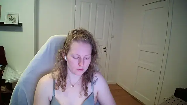 Snapshot of Girlnina-1995 chatting on March 10, 2026, 9:24 am Girlnina-1995 online show from March 10, 2026, 9:24 am