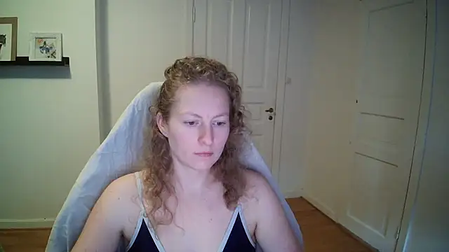 Girlnina-1995 online show from October 29, 2025, 10:58 am