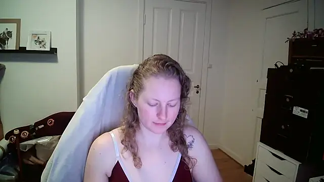 Snapshot of Girlnina-1995 chatting on February 12, 2026, 12:05 pm Girlnina-1995 online show from February 12, 2026, 12:05 pm