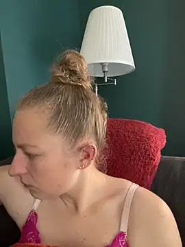 Girlnina-1995 online show from October 28, 2025, 10:36 am