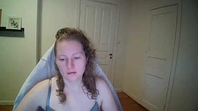 Girlnina-1995 online show from December 5, 2025, 10:03 am