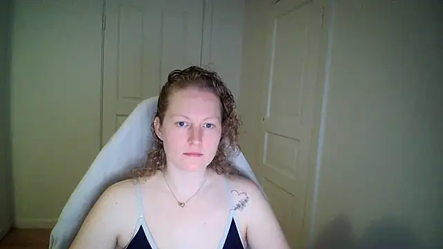 Snapshot of Girlnina-1995 chatting on April 7, 2026, 7:10 am Girlnina-1995 online show from April 7, 2026, 7:10 am