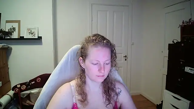 Snapshot of Girlnina-1995 chatting on February 16, 2026, 8:46 am Girlnina-1995 online show from February 16, 2026, 8:46 am