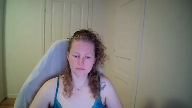 Snapshot of Girlnina-1995 chatting on March 23, 2026, 8:36 am Girlnina-1995 online show from March 23, 2026, 8:36 am