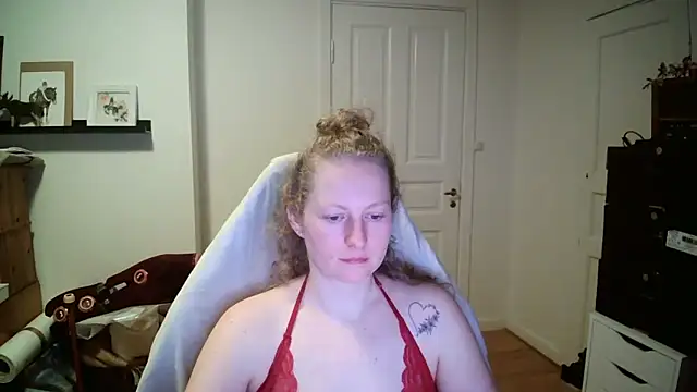 Snapshot of Girlnina-1995 chatting on February 17, 2026, 7:33 pm Girlnina-1995 online show from February 17, 2026, 7:33 pm