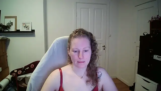 Snapshot of Girlnina-1995 chatting on February 25, 2026, 10:15 am Girlnina-1995 online show from February 25, 2026, 10:15 am